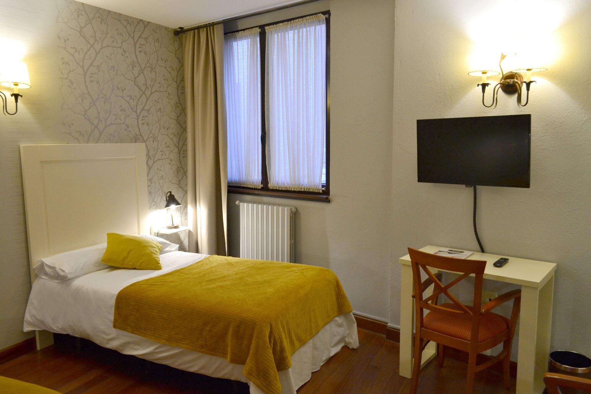 Hotel Alda Via Leon Bagian luar foto