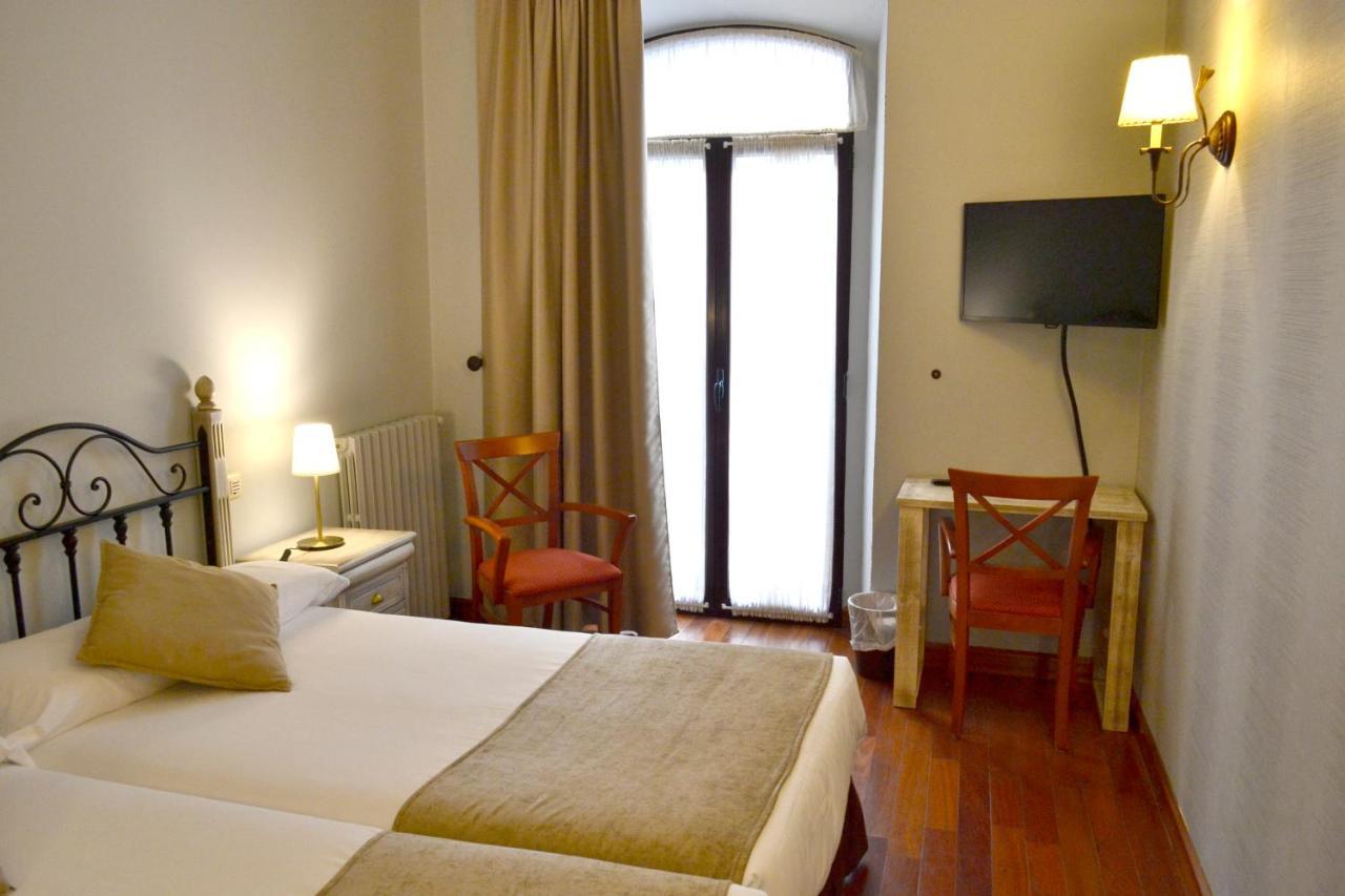Hotel Alda Via Leon Bagian luar foto